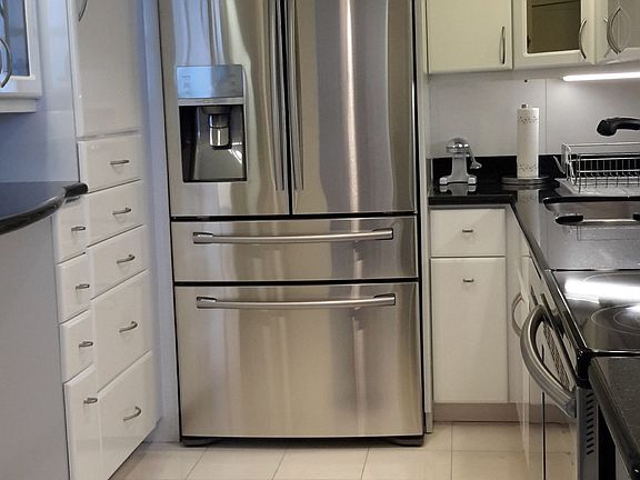 4th image of 5005 Collins Ave APT 1025