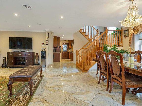 3rd image of 414 New Hyde Park Rd