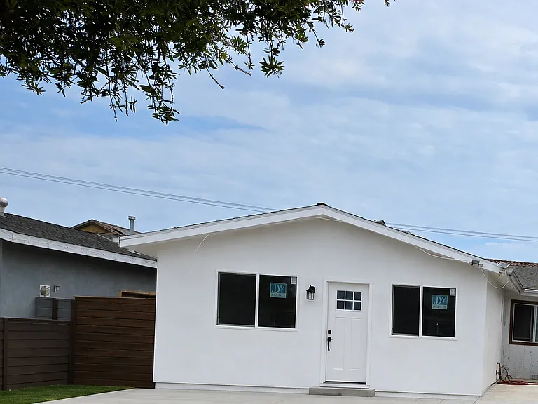 Keenan Pl — Photo 1