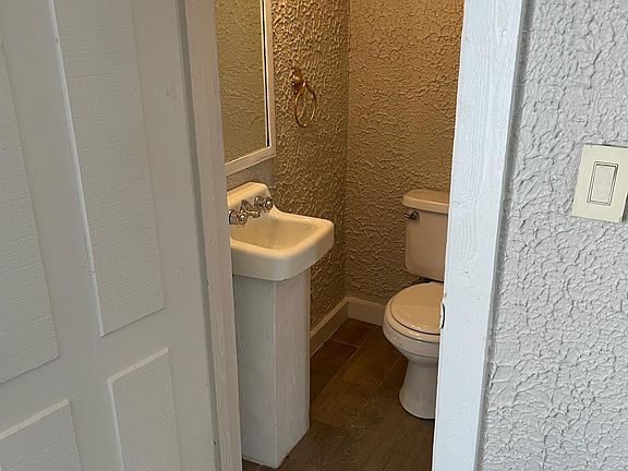 5th image of 303 N Liberty St #1