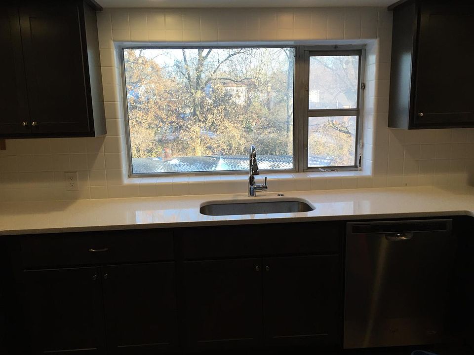 KITCHEN/UNDERMOUNT SINK
