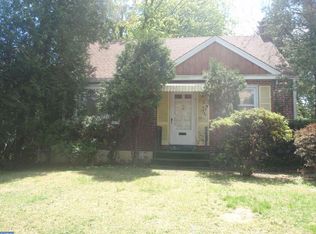 8 Golf Rd, Darby, PA 19023