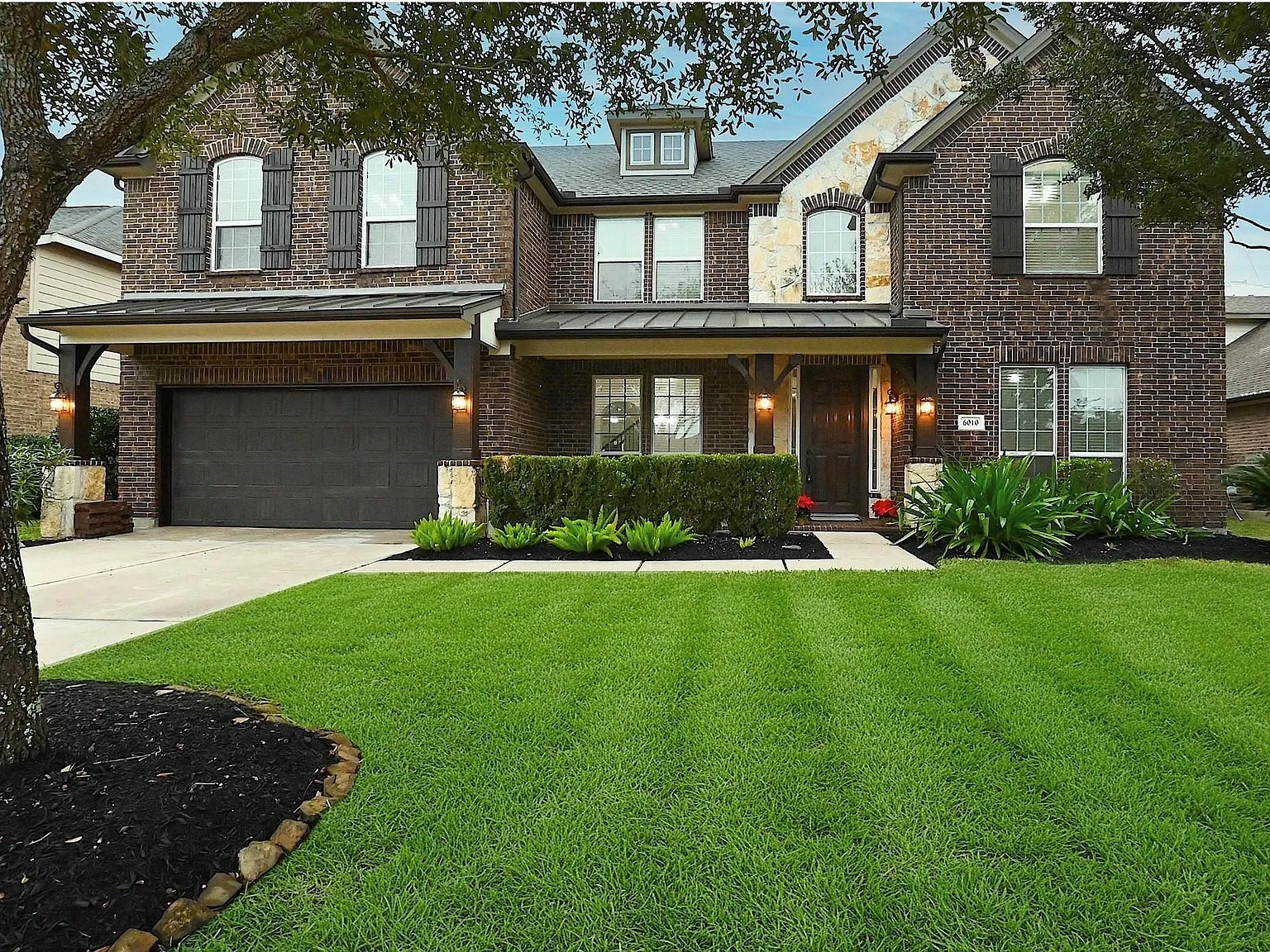 4 bed, 3.5 bath, 3721 sqft, $4,000 — Photo 1