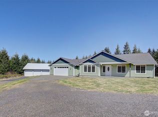 201 Sparrow Ln, Castle Rock, WA 98611