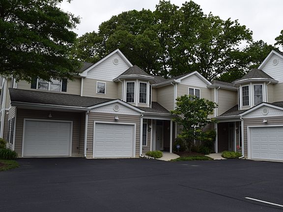 3rd image of 1000 Stoney Brook Cir Unit 1002