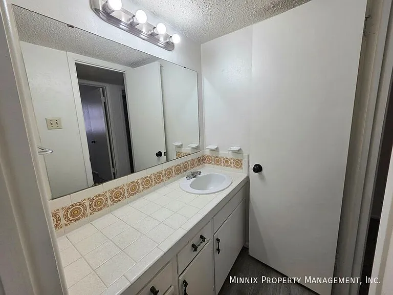 Whispering Oaks 1904 N. Midland — Photo 33