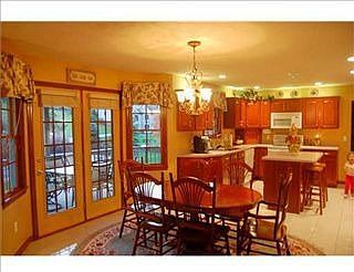 4th image of 400 Meadowood Dr