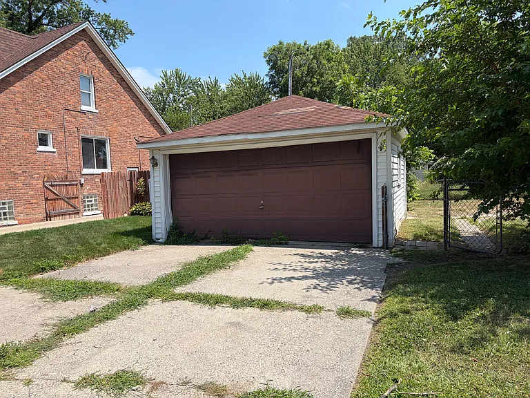 Garage and 2nd driveway