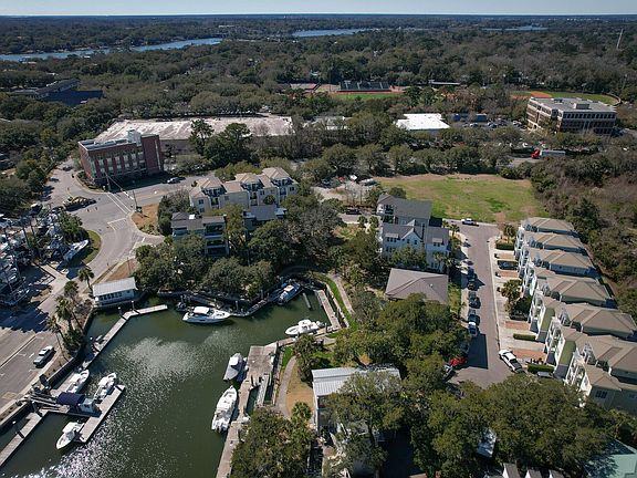 2nd image of 23 Transom Ct