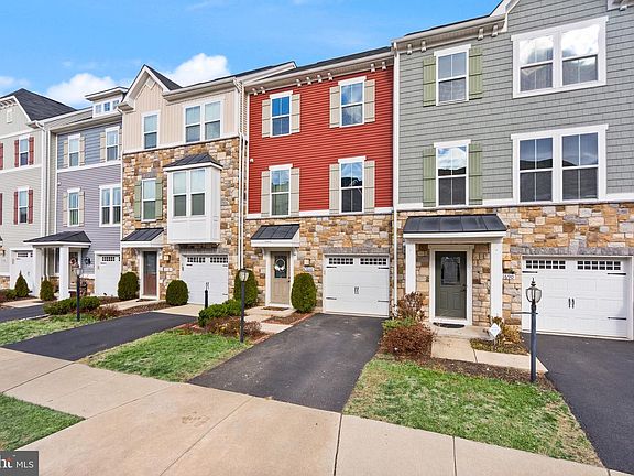 3rd image of 41688 McMonagle Sq