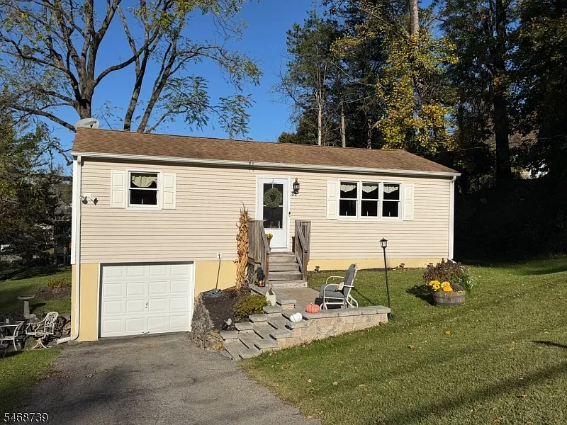 2 bed, 1.0 bath, 760 sqft, $2,700 — Photo 2