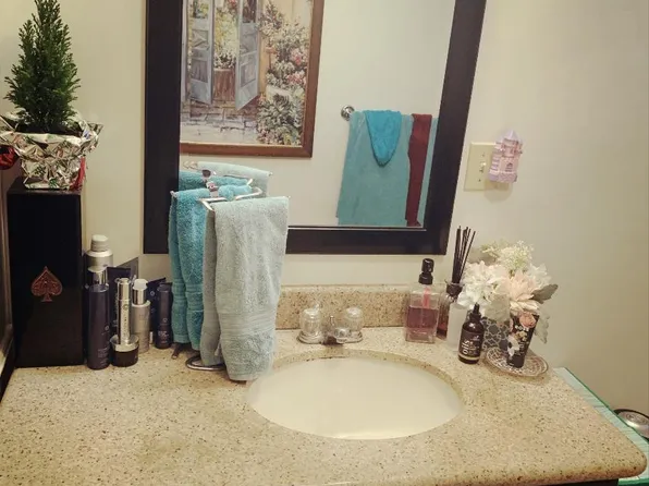 2504 Derbyshire Rd, Cleveland Heights, OH