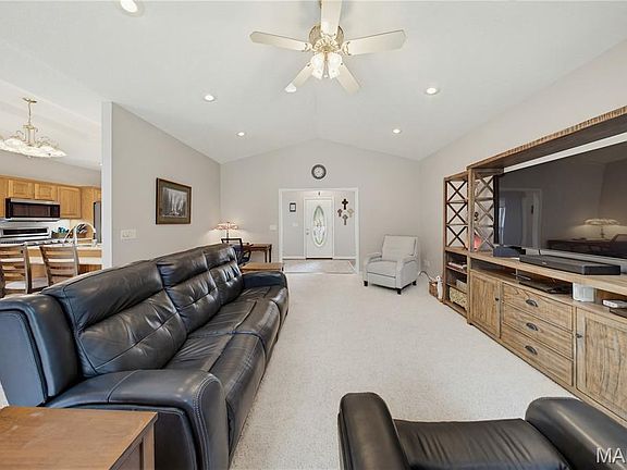 4th image of 2802 Virginia Ave