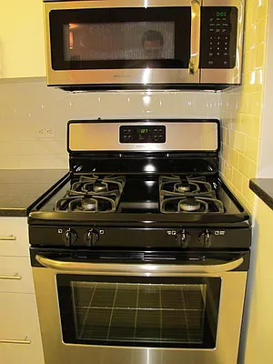 Rented by Metropolis Real Estate of Manhattan | media 9