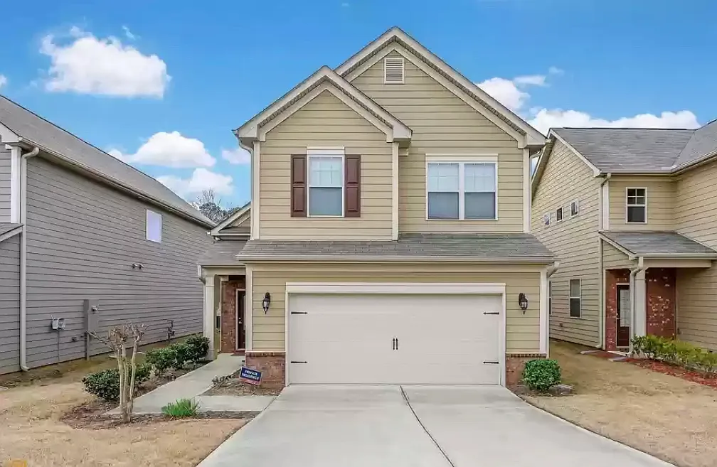 2415 Oakleaf Cir — Photo 1