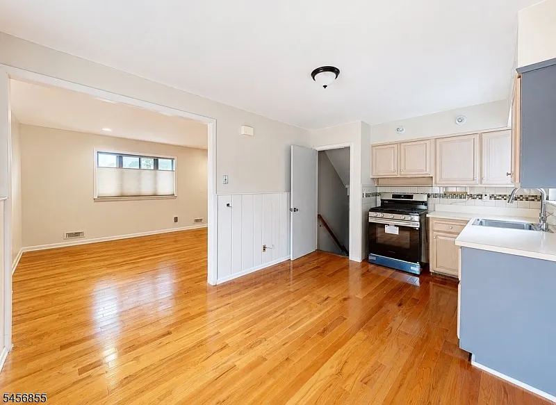 3 bed, 2.0 bath, $3,000 — Photo 4