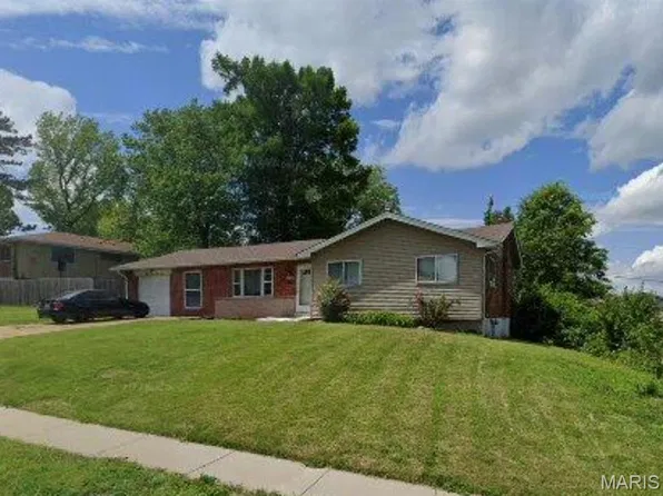 8453 Falmouth Dr, Saint Louis, MO 63121