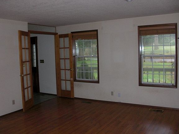 4th image of 4917 36th Ave E