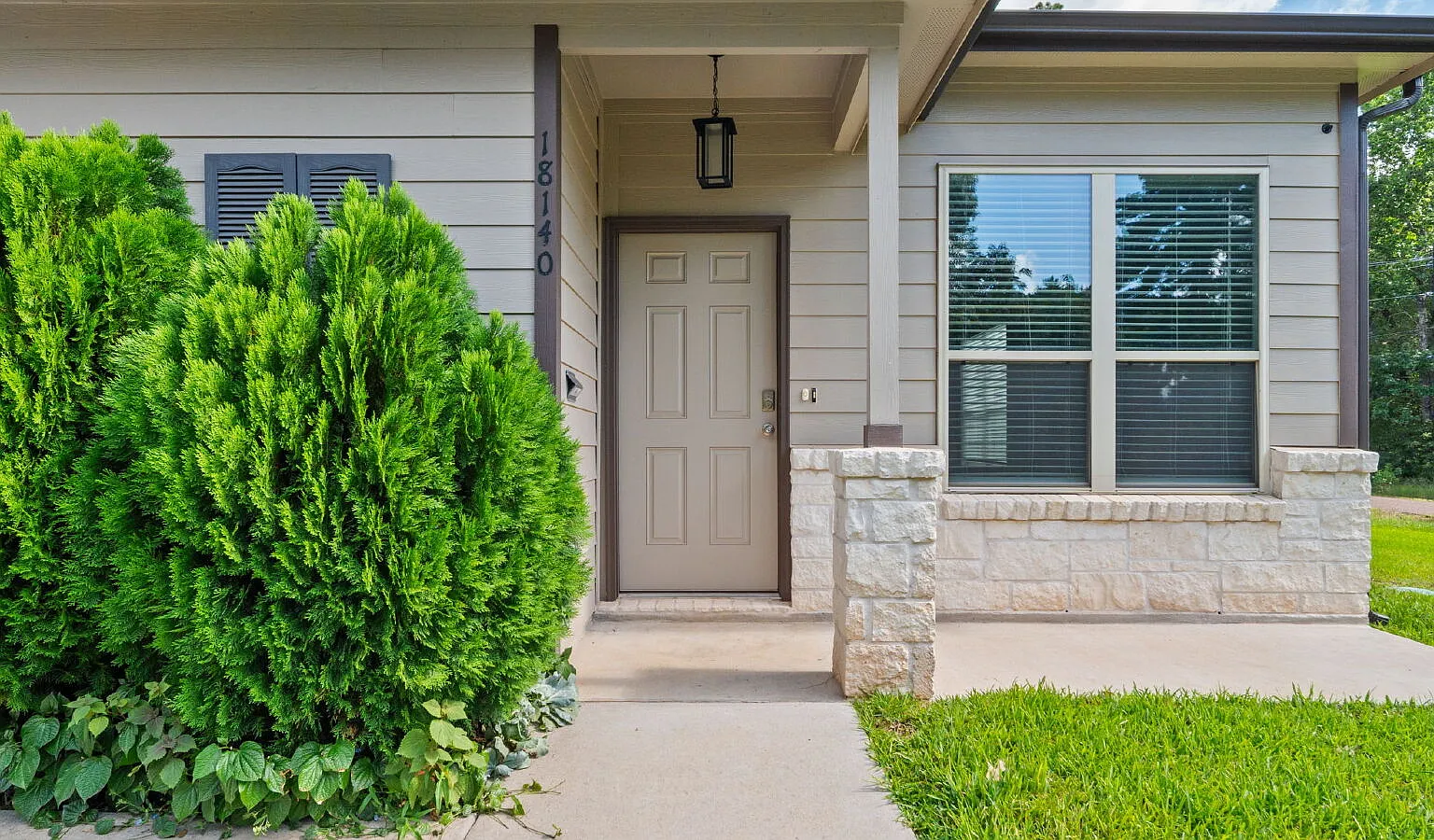 4 bed, 2.5 bath, 1994 sqft, $2,095 — Photo 4