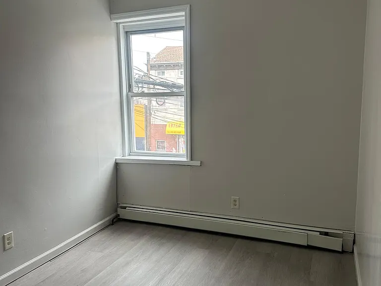 325 Grand St #2L — Photo 11