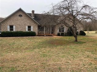 3705 River Rd, Hickory, NC 28602