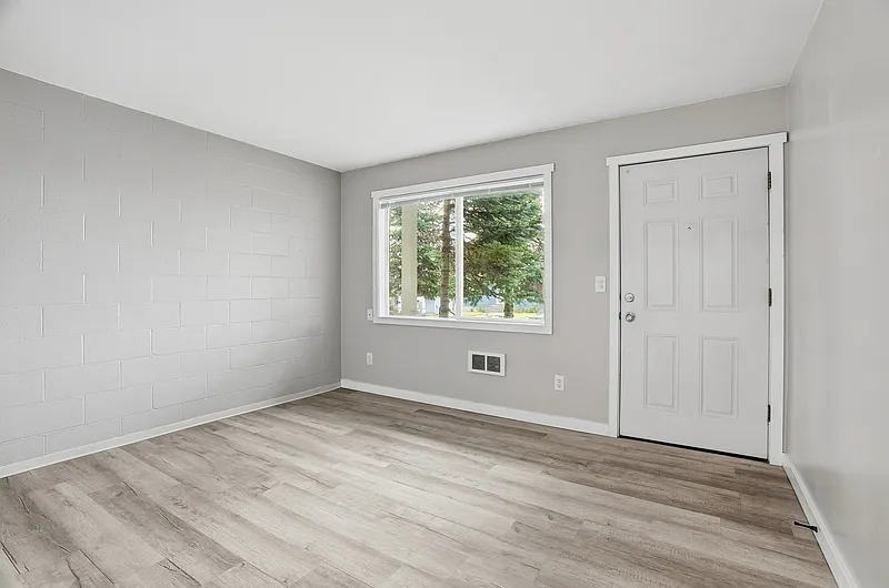 1 bed, 1.0 bath, 420 sqft, $899 — Photo 3