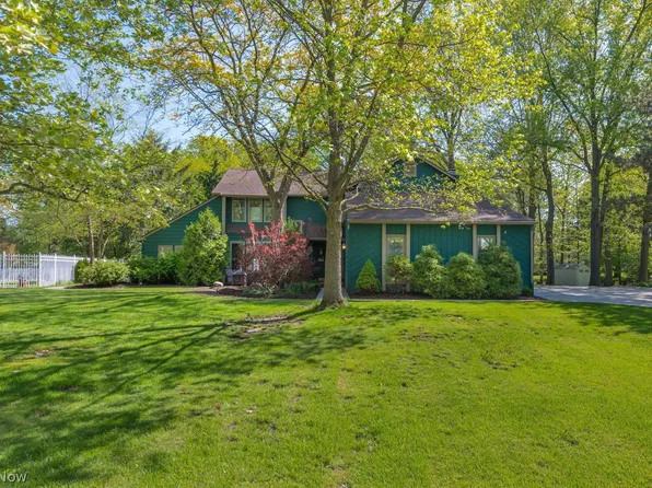 32364 Birchwood Ln, Avon Lake, OH 44012
