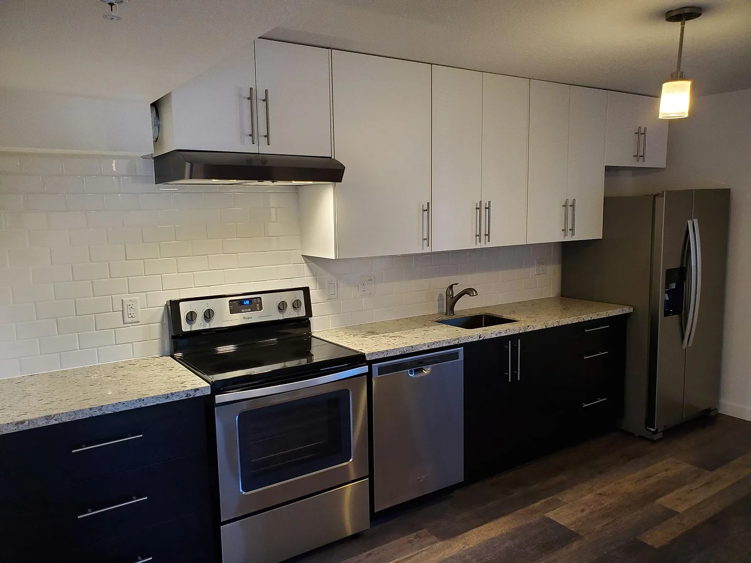 325 13th St NE — Photo 3