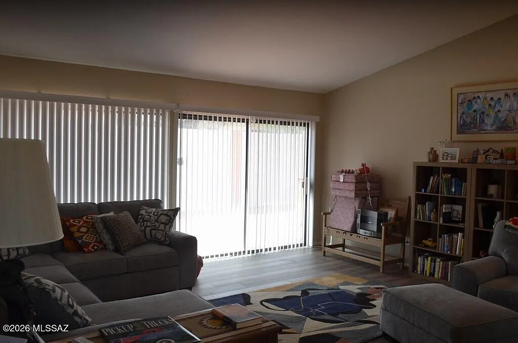 3 bed, 2.0 bath, 1573 sqft, $2,195 — Photo 2