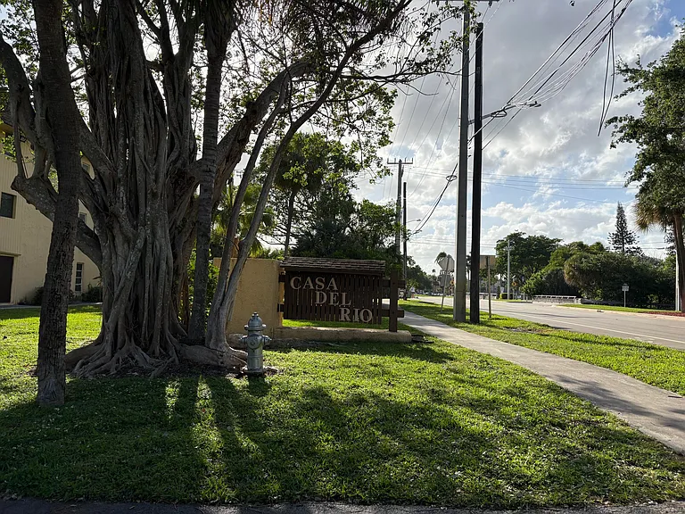 460 NW 20th St #1100 — Photo 27
