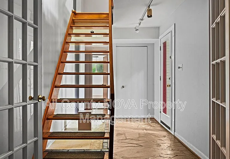 8108 Timber Valley Ct — Photo 4