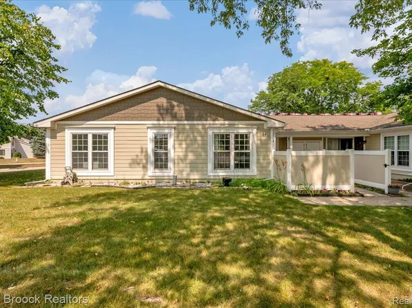 22704 Cortes St, Novi, MI 48375