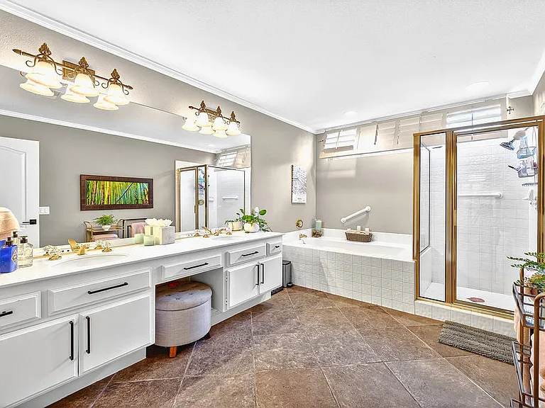 10 Colonial Dr — Photo 4
