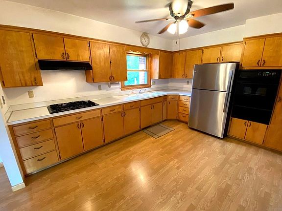 3rd image of 3035 Clark St