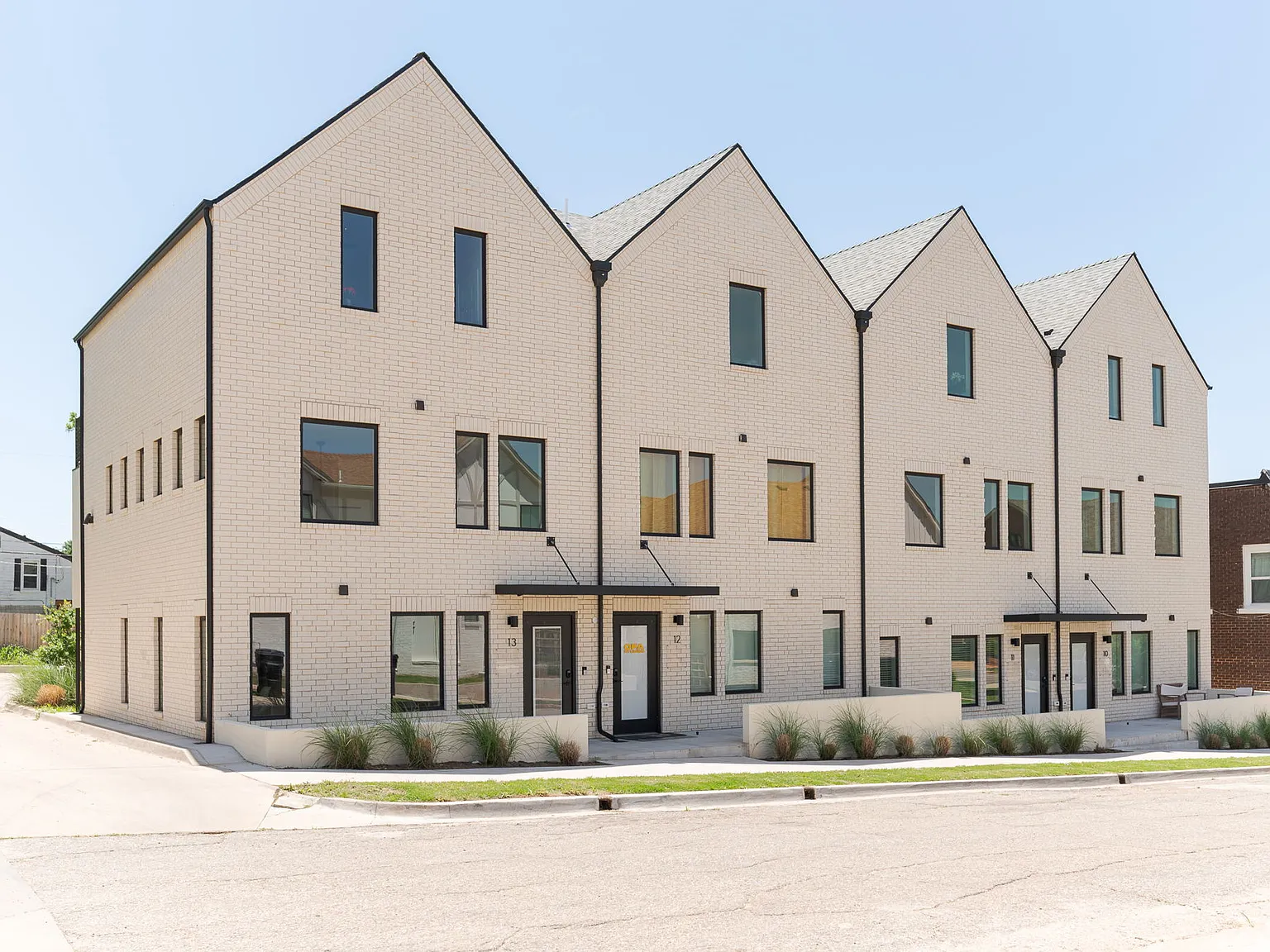 1 bed, 1.5 bath, 895 sqft, $1,600 — Photo 1