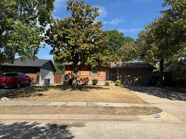 3 bed, 1172 sqft, $2,375 — Photo 1