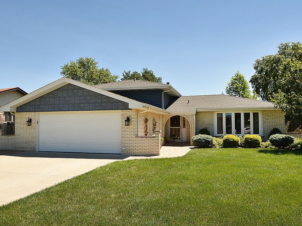 1st image of 15601 Maple Ct