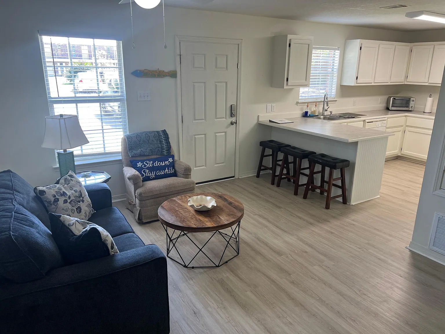 245 Palmetto Ln — Photo 3
