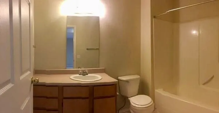 Creekside Apartments — Photo 7