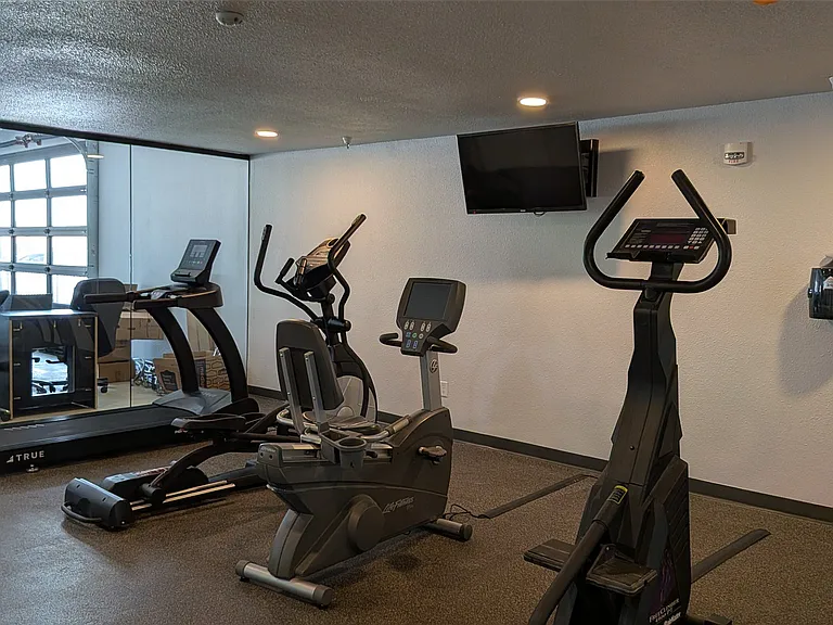 200 E Wolfensberger Rd #207 — Photo 5