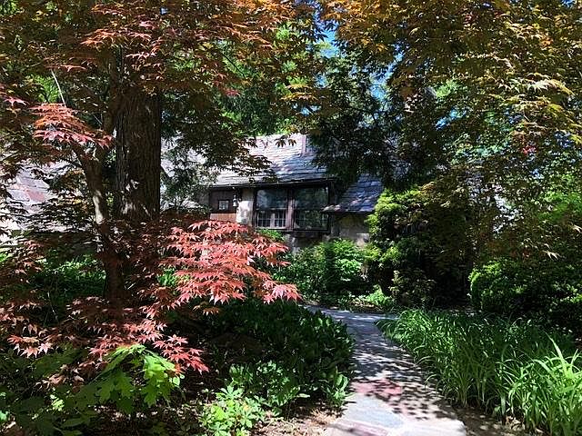 1st image of 22 Tudor Ln