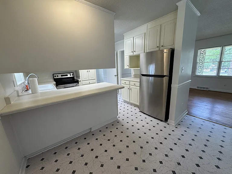 400 Massee Dr — Photo 4