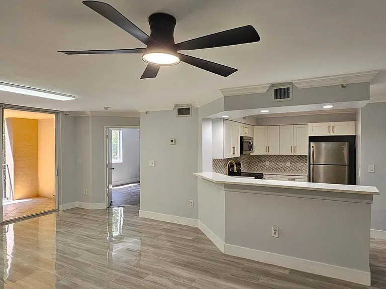 400 Scotia Dr — Photo 10