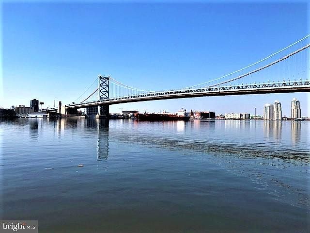 2nd image of 910 Point St