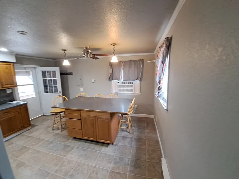 718 Center St — Photo 11