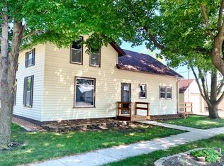 29 5th St N, Humboldt, IA 50548