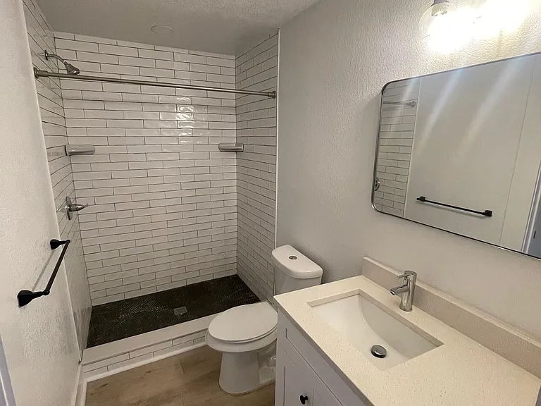2511 W Beach St — Photo 18
