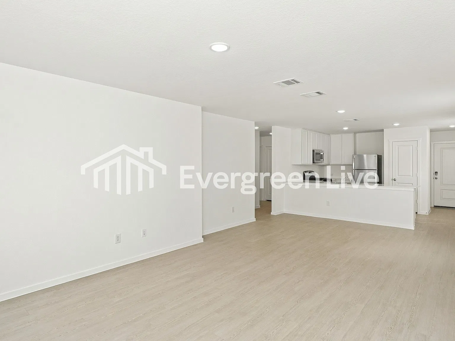 4 bed, 2.5 bath, 1897 sqft, $1,530 — Photo 4