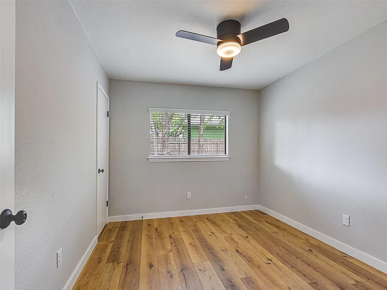 12900 Campos Dr — Photo 16