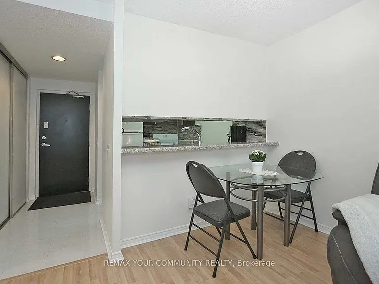7 Bishop Ave #1606 — Photo 4